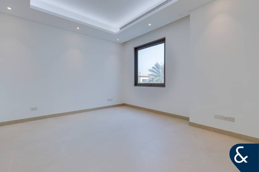 Fully Upgraded | 6 Bedroom Beachfront Villa - Image 17