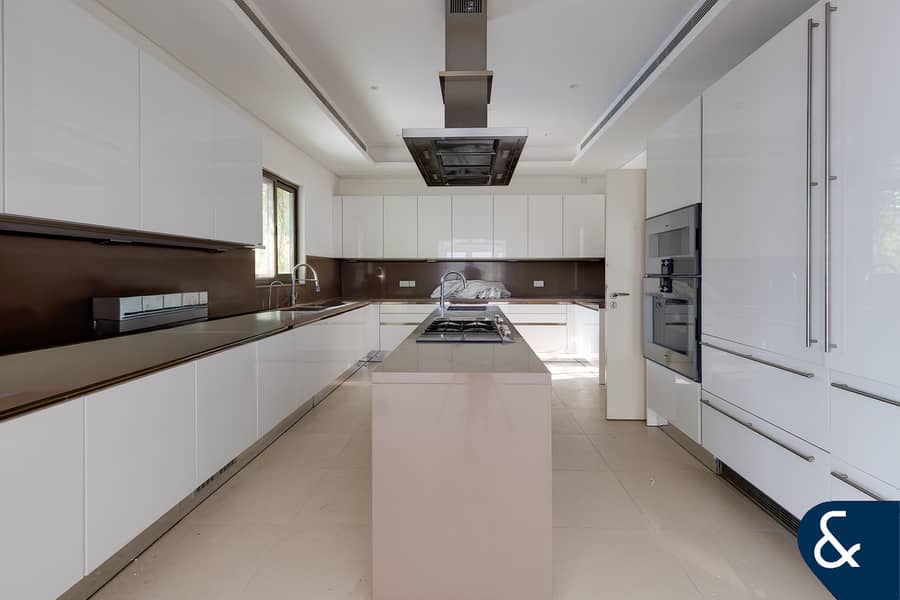 Fully Upgraded | 6 Bedroom Beachfront Villa - Image 18