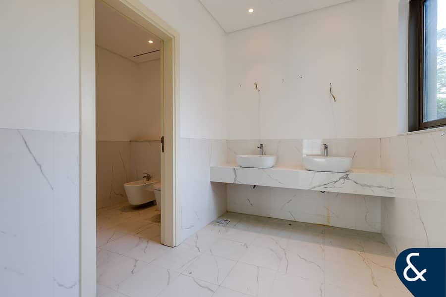 Fully Upgraded | 6 Bedroom Beachfront Villa - Image 19