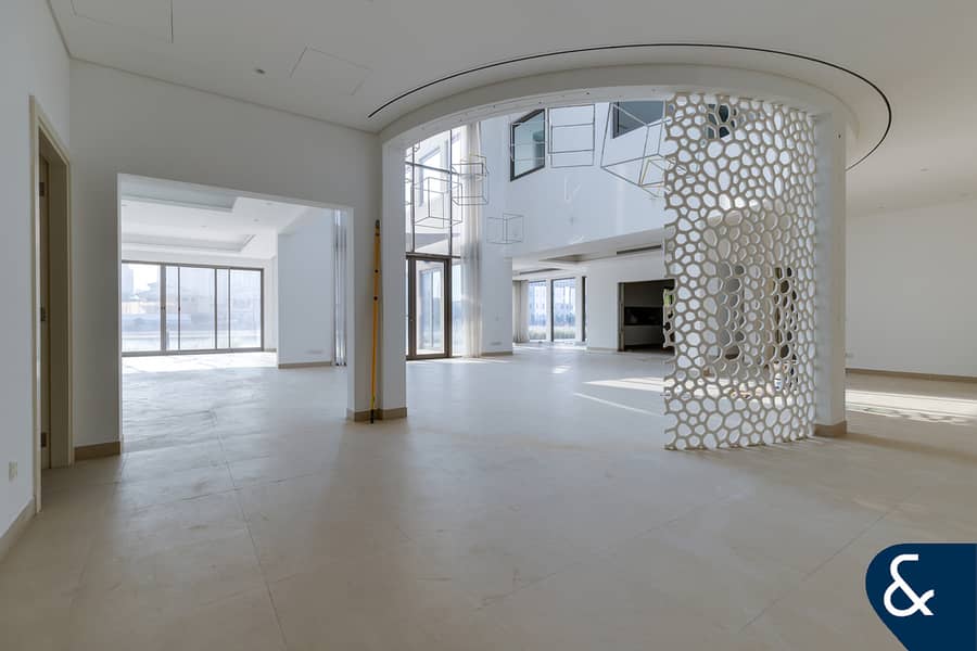 Fully Upgraded | 6 Bedroom Beachfront Villa - Image 20