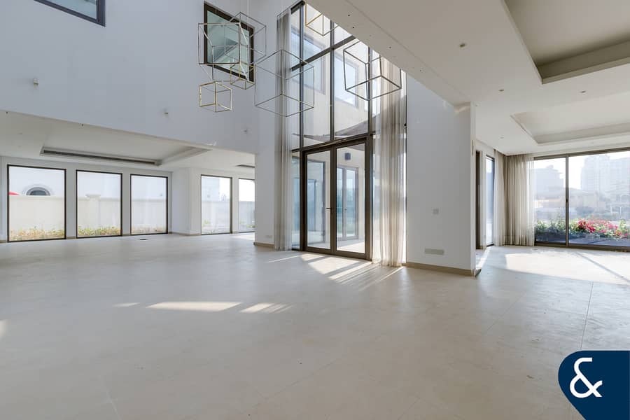 Fully Upgraded | 6 Bedroom Beachfront Villa - Image 21