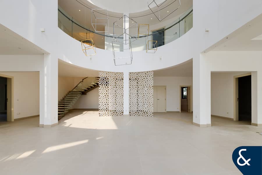 Fully Upgraded | 6 Bedroom Beachfront Villa - Image 22