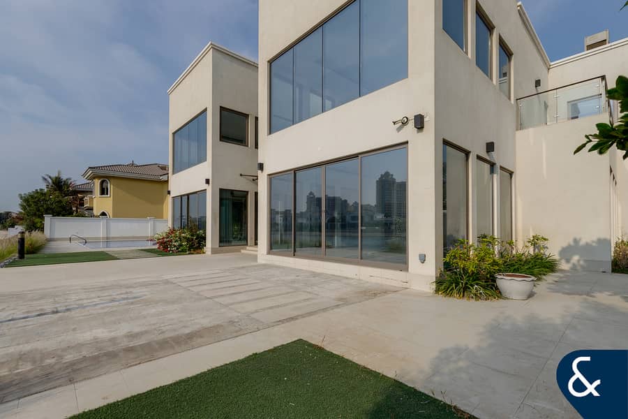 Fully Upgraded | 6 Bedroom Beachfront Villa - Image 25