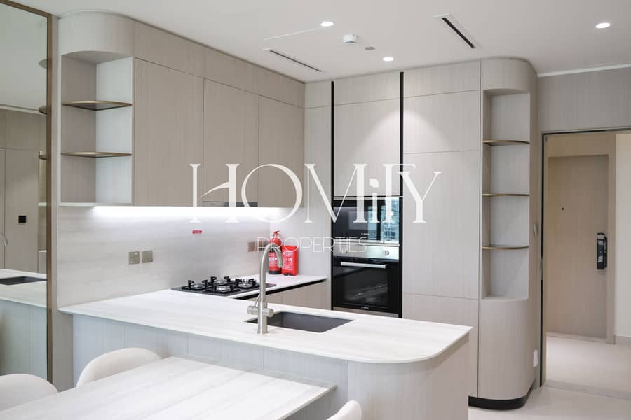 Prime Location | Fully Furnished | Huge Layout - Image 6