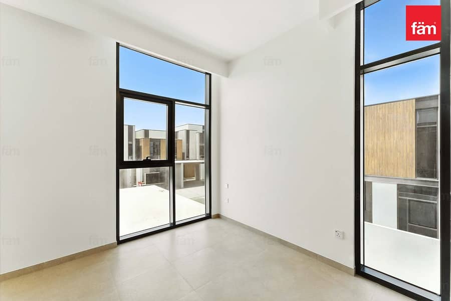 Brand New 4 Beds Park Facing Ready To Move