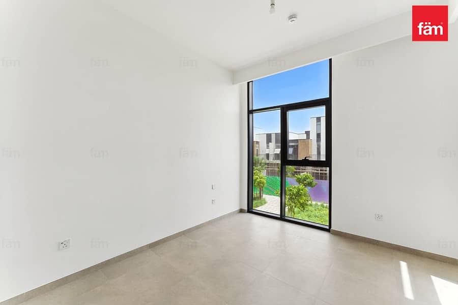 Brand New 4 Beds Park Facing Ready To Move