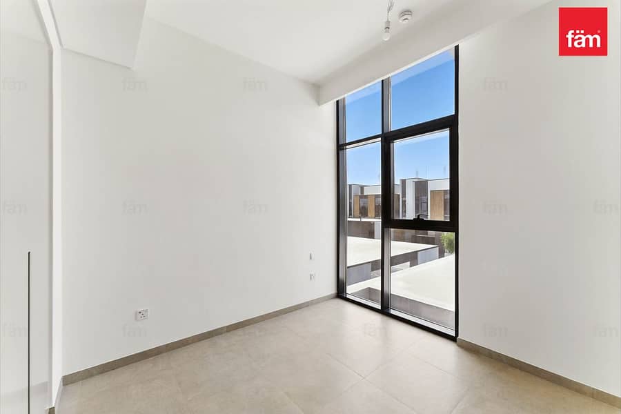 Brand New 4 Beds Park Facing Ready To Move - Image 20