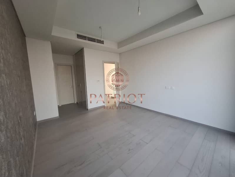 MASTER PIECE OF V2 || CORNER UNIT || SINGLE ROW || CRYSTAL INTERIOR || SPACIOUS || BEST PRICE - Image 8