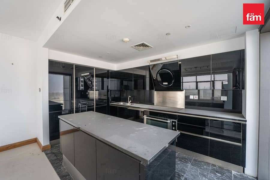 Penthouse | High Floor | Bright & Spacious Layout