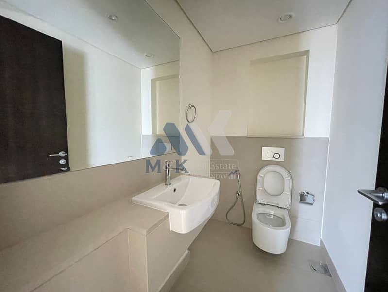 Downtown / Sea View | Best Layout | Exclusive - Image 9