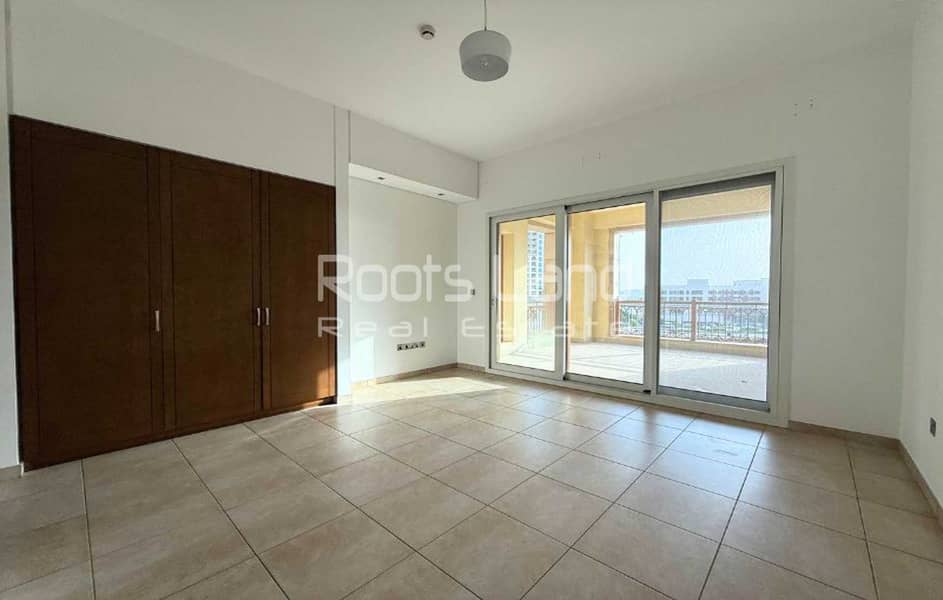 Spacious Layout | Big Terrace | Well maintained - Image 6