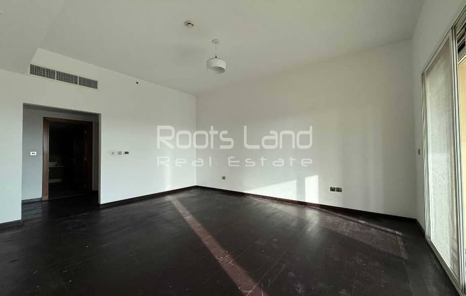 Spacious Layout | Big Terrace | Well maintained - Image 7