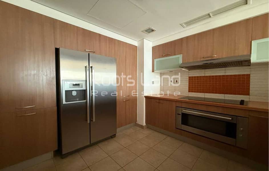 Spacious Layout | Big Terrace | Well maintained - Image 10