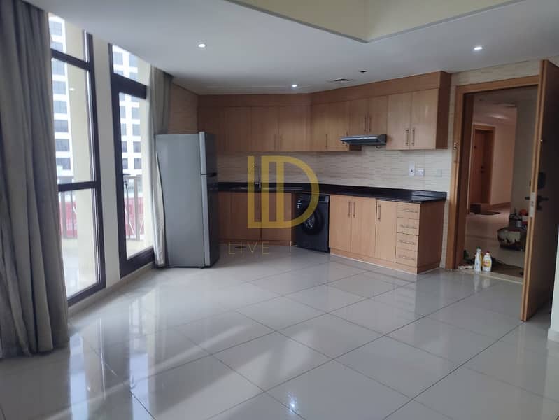 Large Size 2 Bed| Unurnished | Vacant | Parking