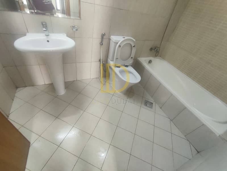 Large Size 2 Bed| Unurnished | Vacant | Parking