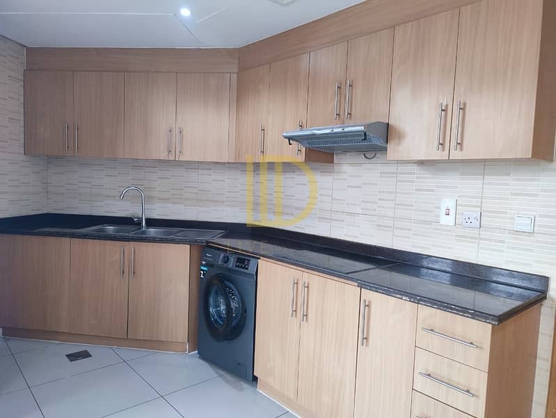 Large Size 2 Bed| Unurnished | Vacant | Parking