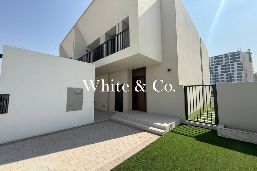 Fully Upgraded | Landscaped | 4 Bed Unit