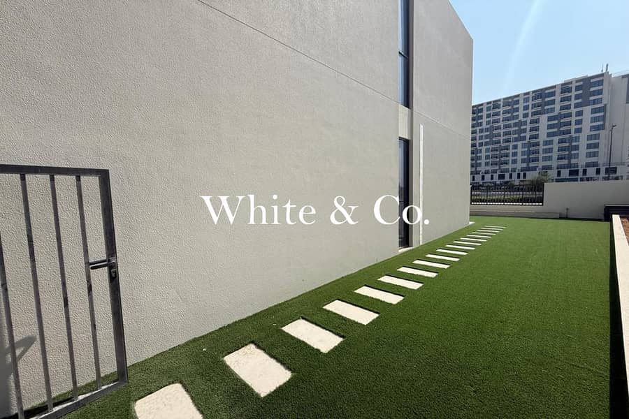 Fully Upgraded | Landscaped | 4 Bed Unit