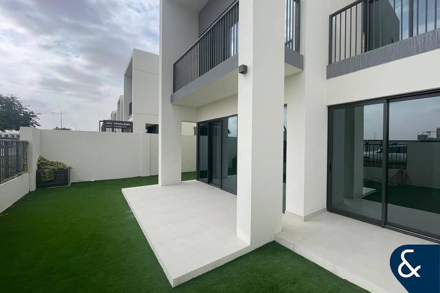 Single Row | Close to Pool | Open Plan