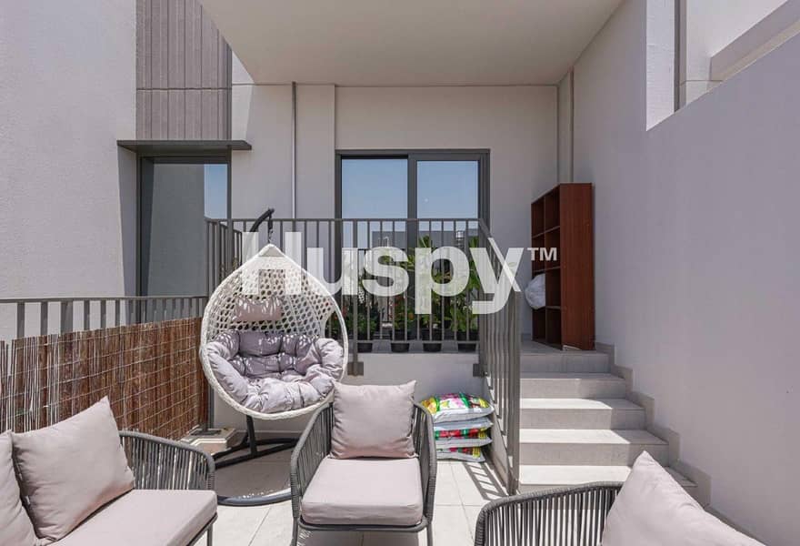 Single Row | Furnished | Upgraded - Image 12