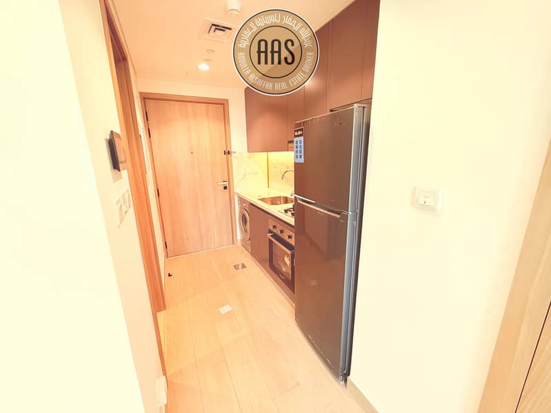 Chiller free building studios Apartments available for rent