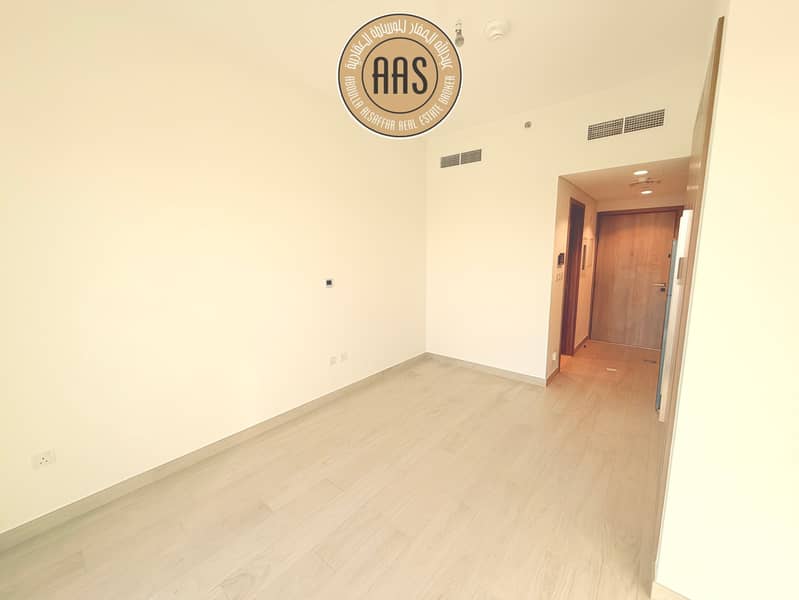 Chiller free building studios Apartments available for rent