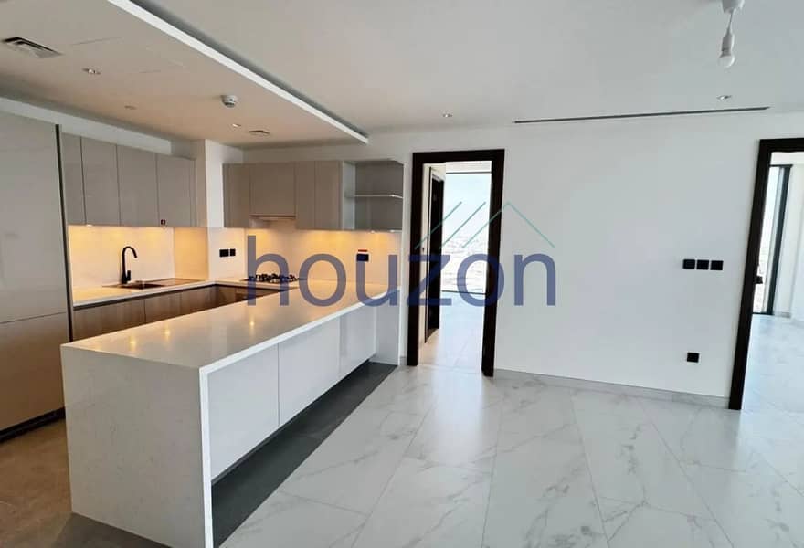 High Floor 3BR + M/R | Vacant | Waterfront View