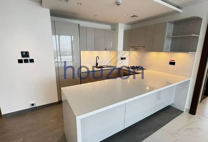 High Floor 3BR + M/R | Vacant | Waterfront View