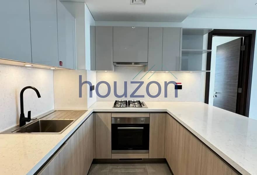 High Floor 3BR + M/R | Vacant | Waterfront View