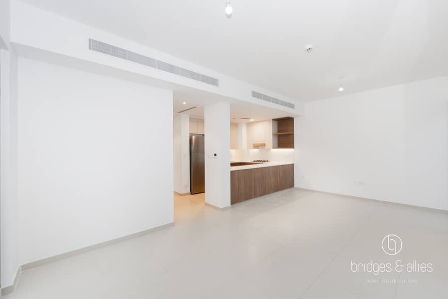 SINGLE ROW | BACKING POOL | END CORNER UNIT | 4BR