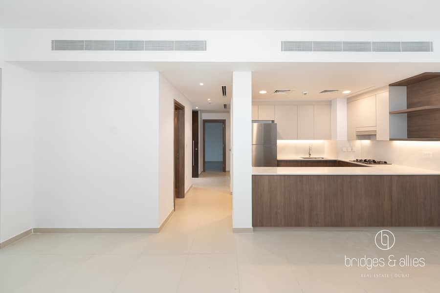 SINGLE ROW | BACKING POOL | END CORNER UNIT | 4BR