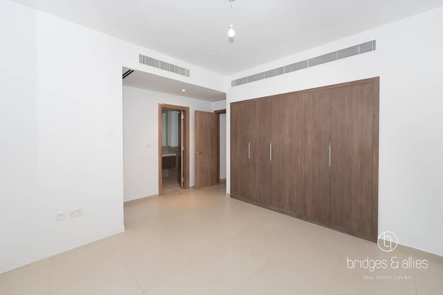 SINGLE ROW | BACKING POOL | END CORNER UNIT | 4BR - Image 9