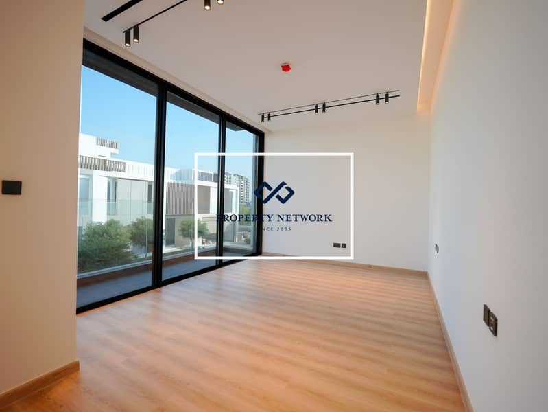 Ultra-luxurious 5-BR Villa | Ready For Handover - Image 7