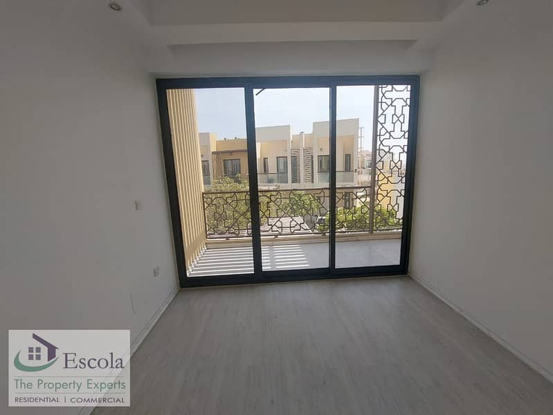 Bright 1BR Duplex Townhouse - Excellent Value Investment