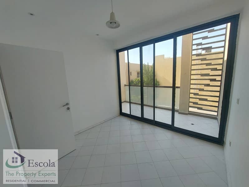 Bright 1BR Duplex Townhouse - Excellent Value Investment - Image 6