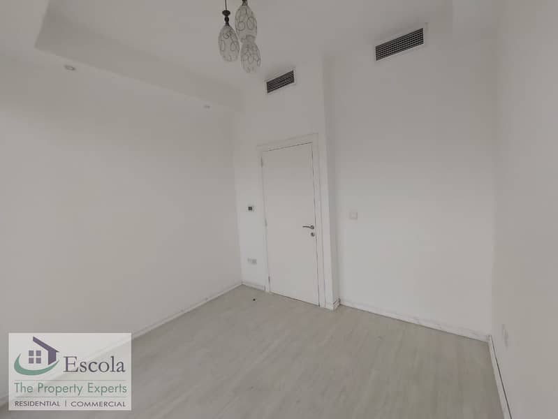 Bright 1BR Duplex Townhouse - Excellent Value Investment - Image 7