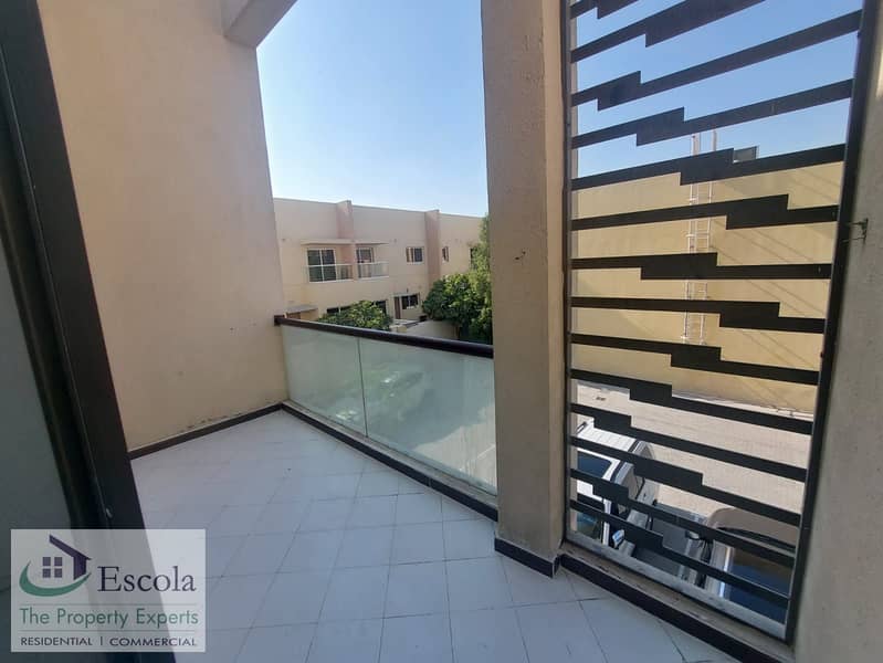 Bright 1BR Duplex Townhouse - Excellent Value Investment - Image 9