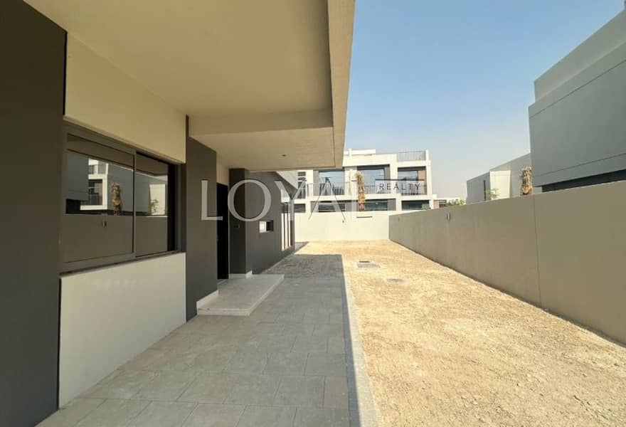 Brand New 4BR+guest | Semi-detached | Vacant - Image 16