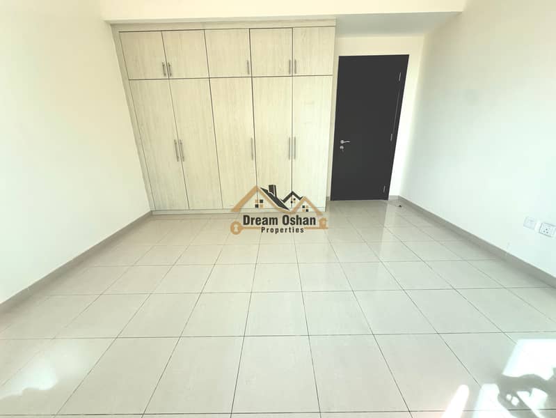 Elegant massive 2Bedroom plus Made Room | Prime Location