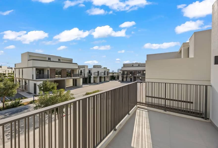 Single Row | Near Amenities | Private Garden