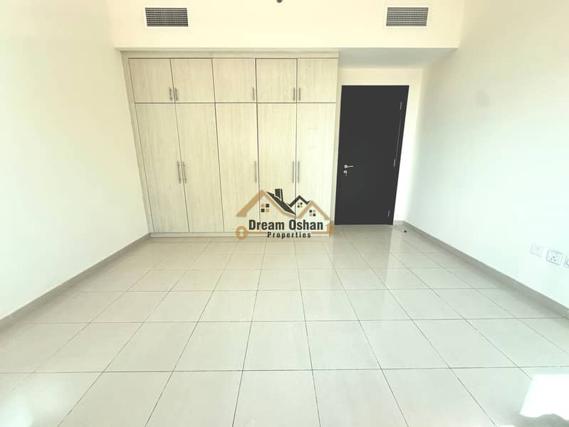 Elegant massive 2Bedroom plus Made Room | Prime Location