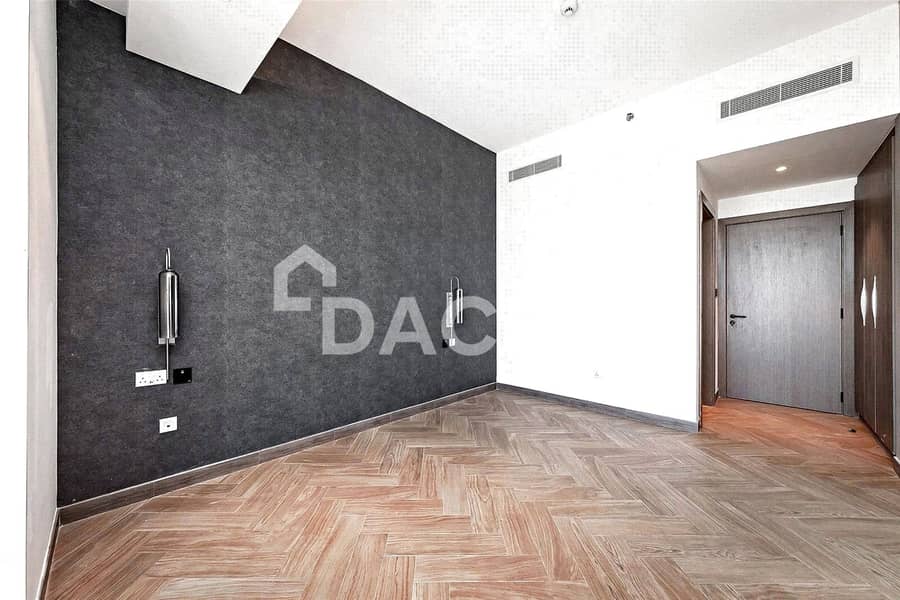 ALL BILLS INCLUDED | Sea View | Modern - Image 8