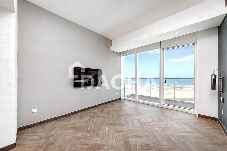 ALL BILLS INCLUDED | Sea View | Modern - Image 9