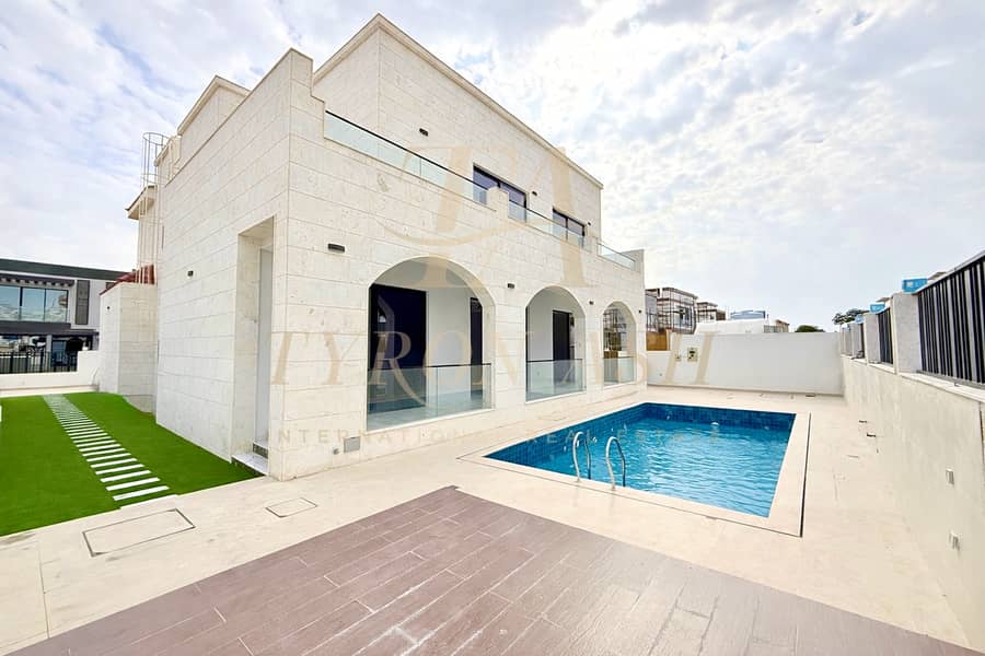 BRAND NEW - LUXURY LIVING - PRIVATE POOL