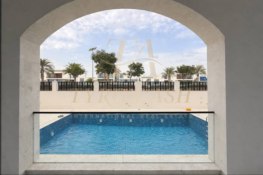 BRAND NEW - LUXURY LIVING - PRIVATE POOL