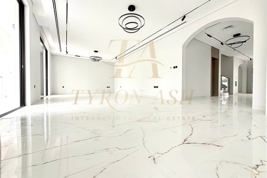 BRAND NEW - LUXURY LIVING - PRIVATE POOL