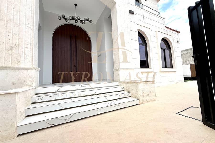 BRAND NEW - LUXURY LIVING - PRIVATE POOL - Image 11