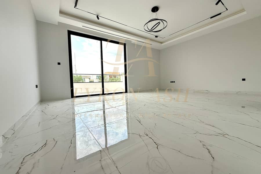 BRAND NEW - LUXURY LIVING - PRIVATE POOL - Image 16