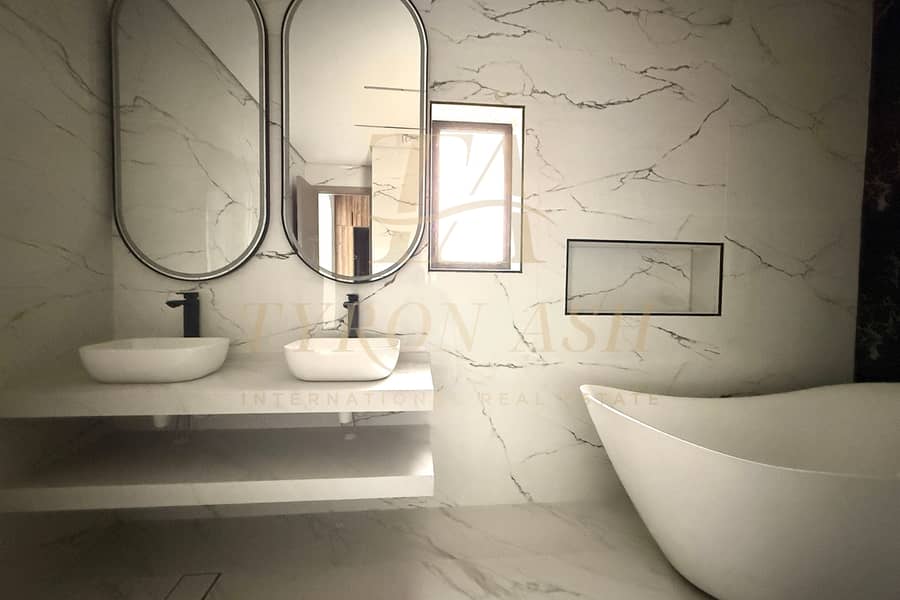 BRAND NEW - LUXURY LIVING - PRIVATE POOL - Image 19