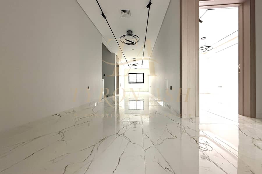 BRAND NEW - LUXURY LIVING - PRIVATE POOL - Image 20